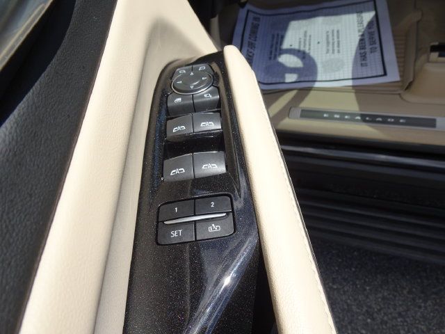 Used 2022 Cadillac Escalade Premium Luxury w/ Performance Package AWD/4WD image 13