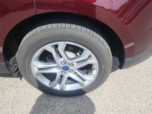 Used 2018 Ford Edge Titanium w/ Technology Package AWD/4WD image 7