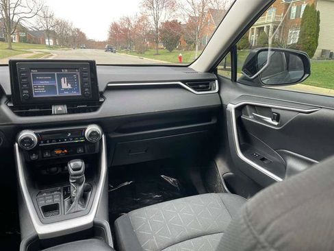Used 2019 Toyota RAV4 XLE w/ Convenience Package image 10
