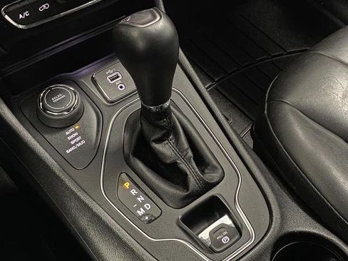 Used 2019 Jeep Cherokee Latitude Plus w/ Comfort/Convenience Group image 21