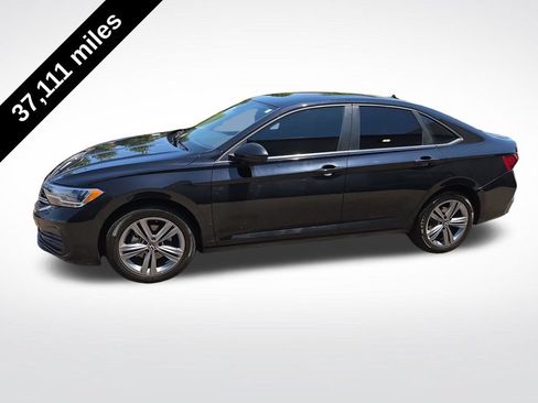 Used 2024 Volkswagen Jetta SE FWD image 2