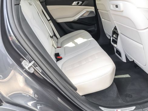 Used 2022 BMW X6 xDrive40i w/ M Sport Package AWD/4WD image 39