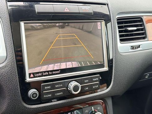 Used 2014 Volkswagen Touareg VR6 AWD/4WD image 21