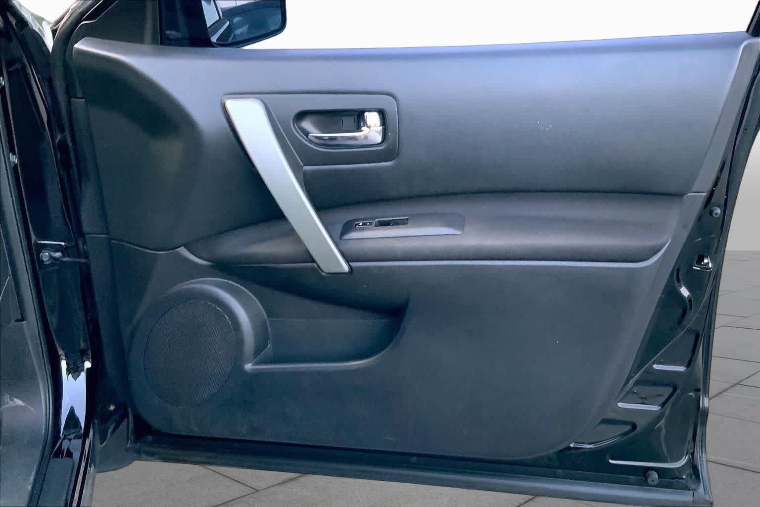 Used 2015 Nissan Rogue S w/ Convenience Package AWD/4WD image 19