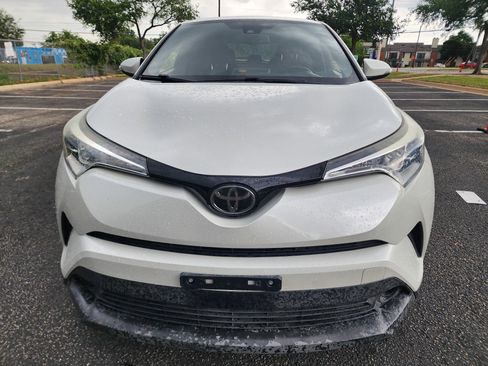 Used 2018 Toyota C-HR XLE FWD image 2