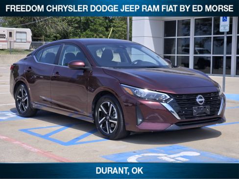 Used 2025 Nissan Sentra SV FWD image 2