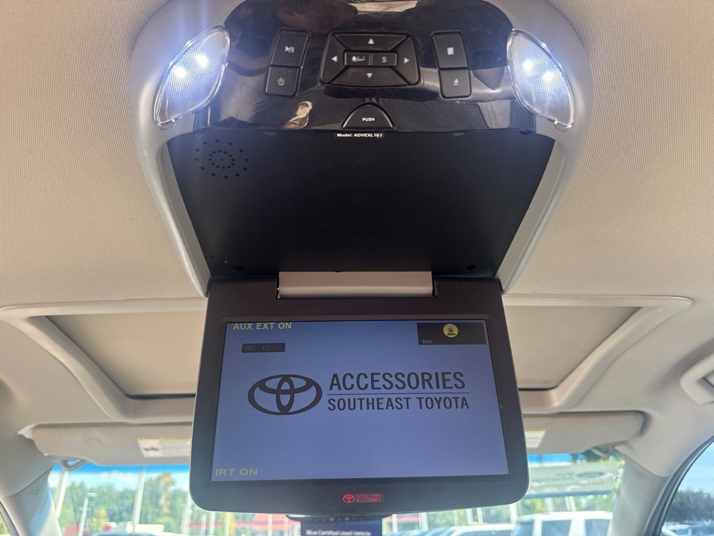 Used 2017 Toyota Sienna Limited FWD image 19