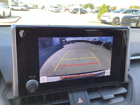 Used 2024 Toyota RAV4 XLE AWD/4WD image 19