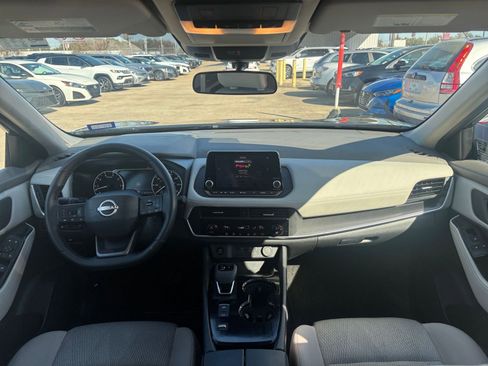Used 2025 Nissan Rogue SV FWD image 35