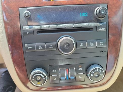 Used 2009 Chevrolet Impala LT w/ Luxury Edition Package FWD image 13