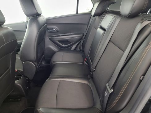 Used 2020 Chevrolet Trax LT w/ LT Convenience Package FWD image 13