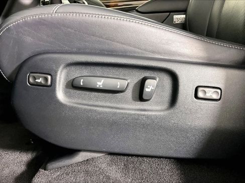 Used 2020 Lexus LX 570 4WD w/ Luxury Package image 33