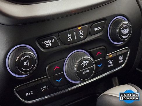 Used 2018 Jeep Cherokee Trailhawk image 15