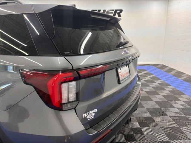 Used 2025 Ford Explorer ST-Line w/ ST-Line Street Pack AWD/4WD image 11