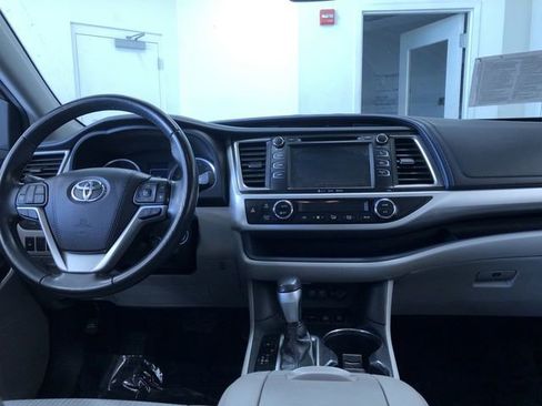Certified 2019 Toyota Highlander Plus image 19