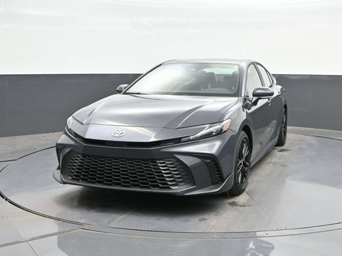 Used 2026 Toyota Camry SE FWD image 24