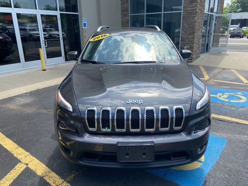 Used 2016 Jeep Cherokee Latitude w/ Comfort/Convenience Group AWD/4WD image 11