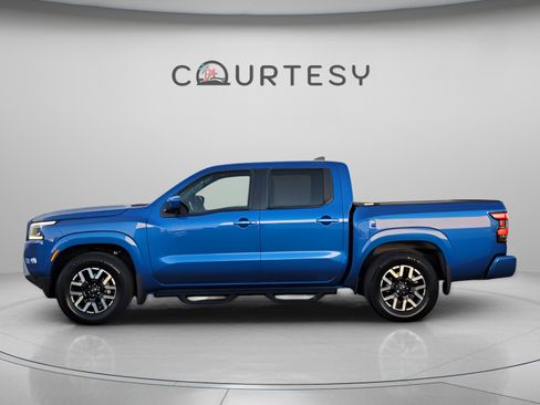 Used 2024 Nissan Frontier SL w/ Technology Package image 2