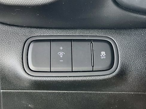 Used 2023 Hyundai Venue Limited FWD image 10