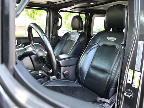 Used 2018 Jeep Wrangler Unlimited Rubicon w/ Dual Top Group AWD/4WD image 16