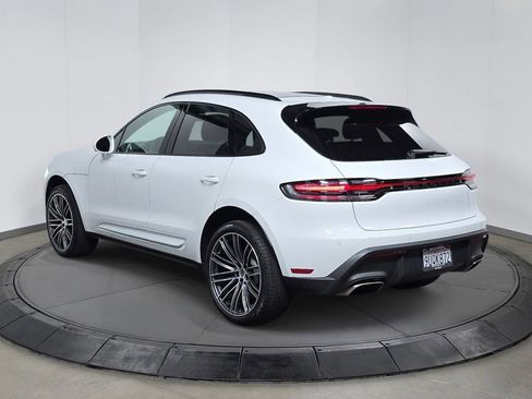 Certified 2025 Porsche Macan AWD/4WD image 3
