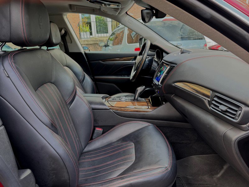 Used 2020 Maserati Levante GranLusso AWD/4WD image 30