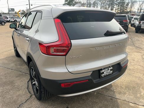 Used 2024 Volvo XC40 B5 Core image 6