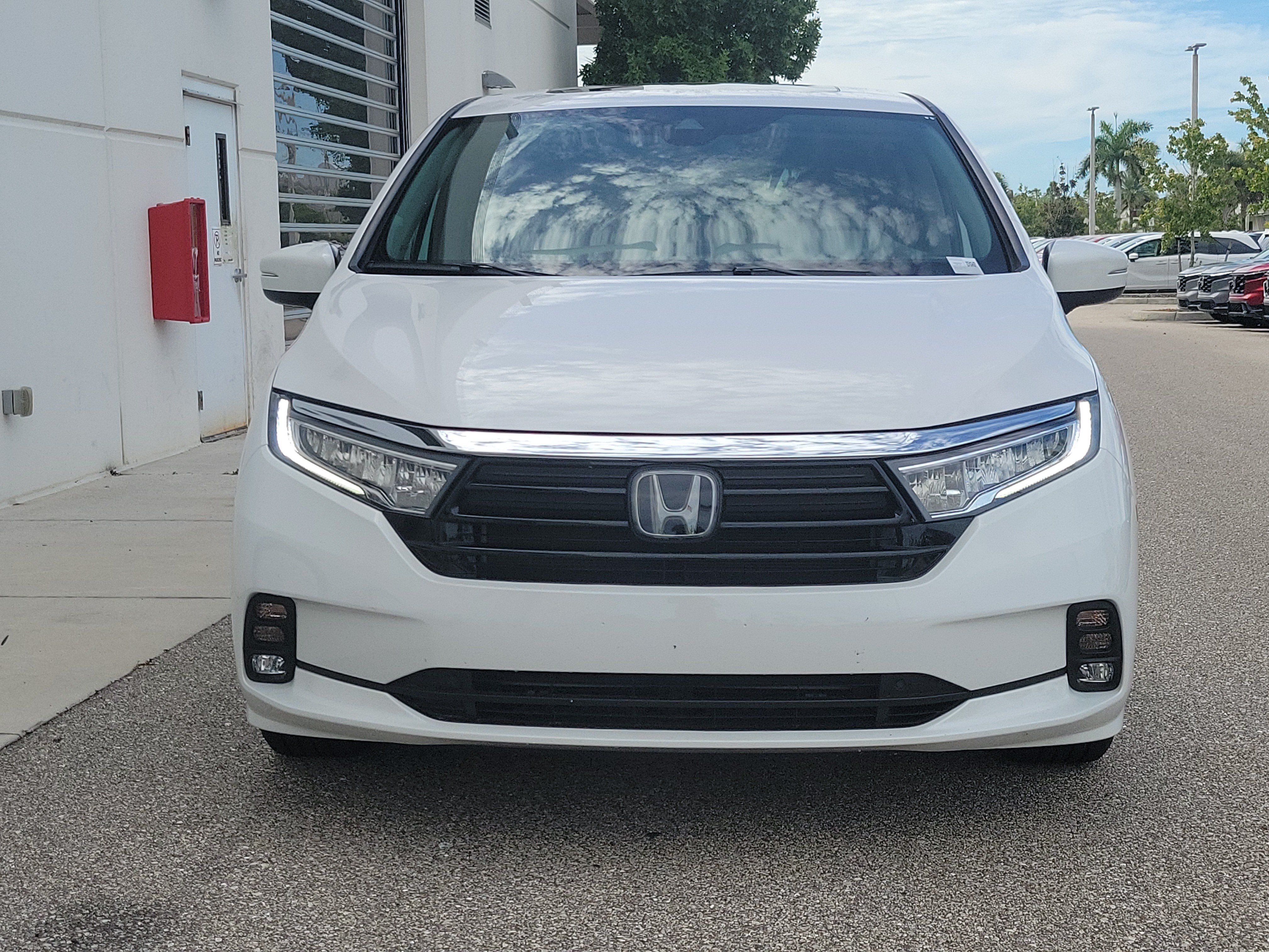 Used 2024 Honda Odyssey EX-L image 2