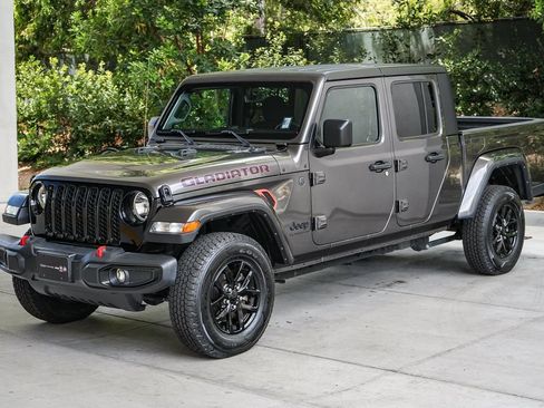 Used 2022 Jeep Gladiator Sport AWD/4WD image 3