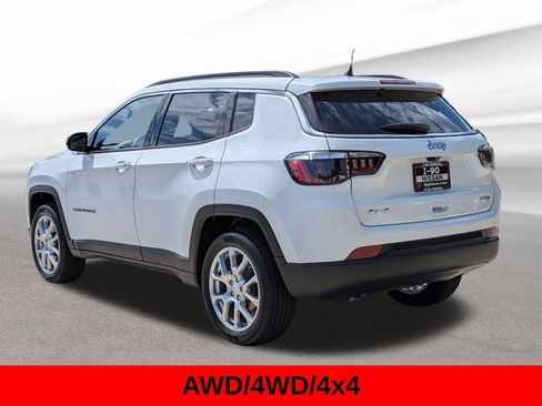 Used 2024 Jeep Compass Latitude AWD/4WD image 10
