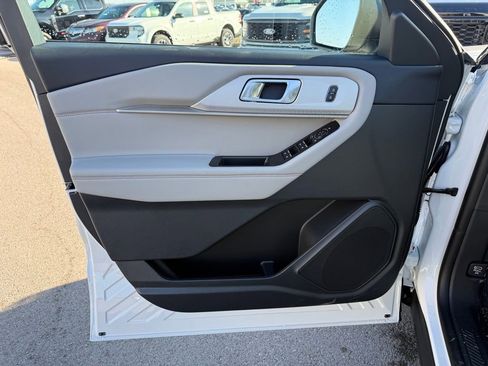 New 2026 Ford Explorer Active w/ Active Comfort Package AWD/4WD image 9