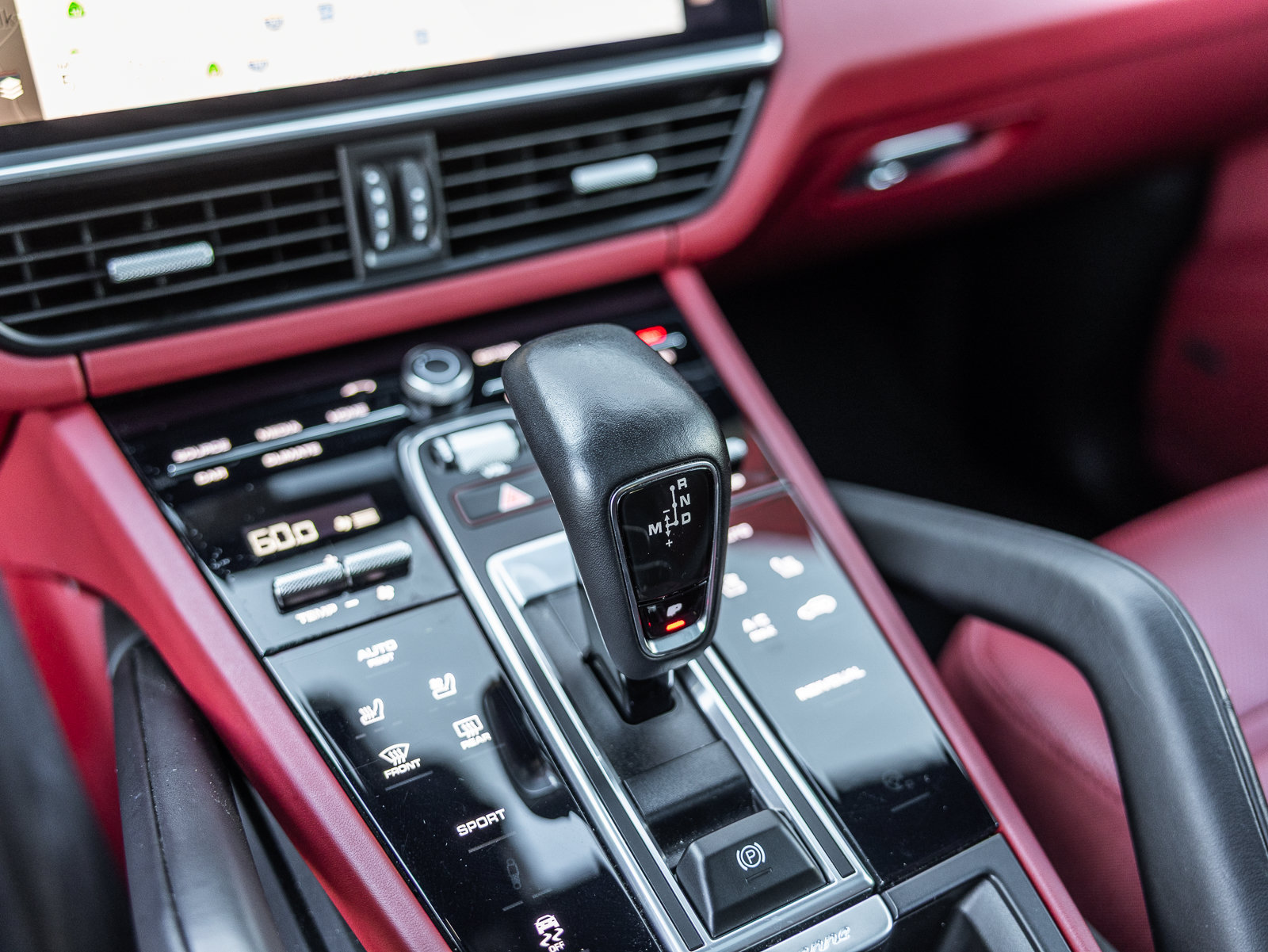 Certified 2023 Porsche Cayenne Platinum Edition AWD/4WD image 19