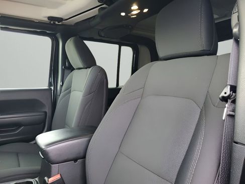 Used 2022 Jeep Gladiator Sport image 25