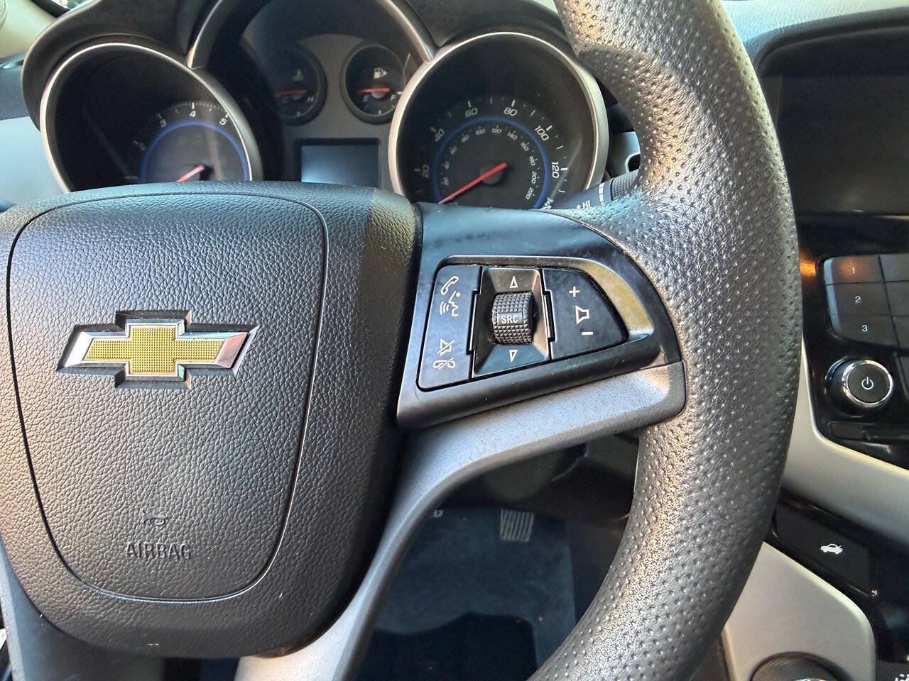 Used 2015 Chevrolet Cruze LT w/ Technology Package FWD image 21
