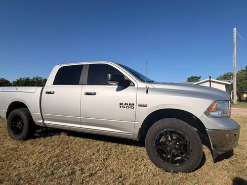 Used 2017 RAM 1500 Lone Star AWD/4WD image 3