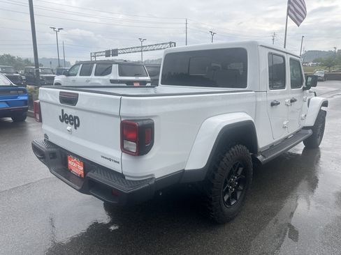 Used 2025 Jeep Gladiator Sport AWD/4WD image 8