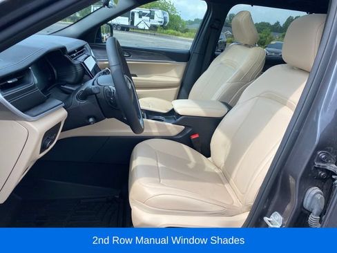 Used 2024 Jeep Grand Cherokee L Limited w/ Luxury Tech Group II AWD/4WD image 16