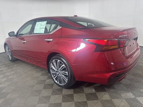 Used 2024 Nissan Altima 2.5 SL AWD/4WD image 6