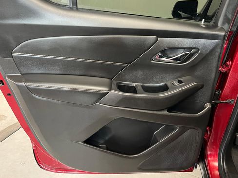 Used 2021 Chevrolet Traverse RS image 19