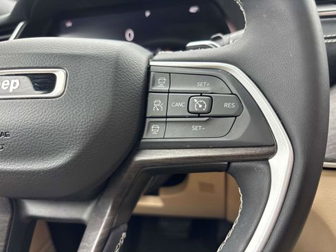 Used 2023 Jeep Grand Cherokee L Limited image 16