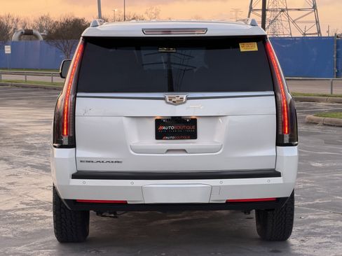 Used 2017 Cadillac Escalade Luxury RWD image 7