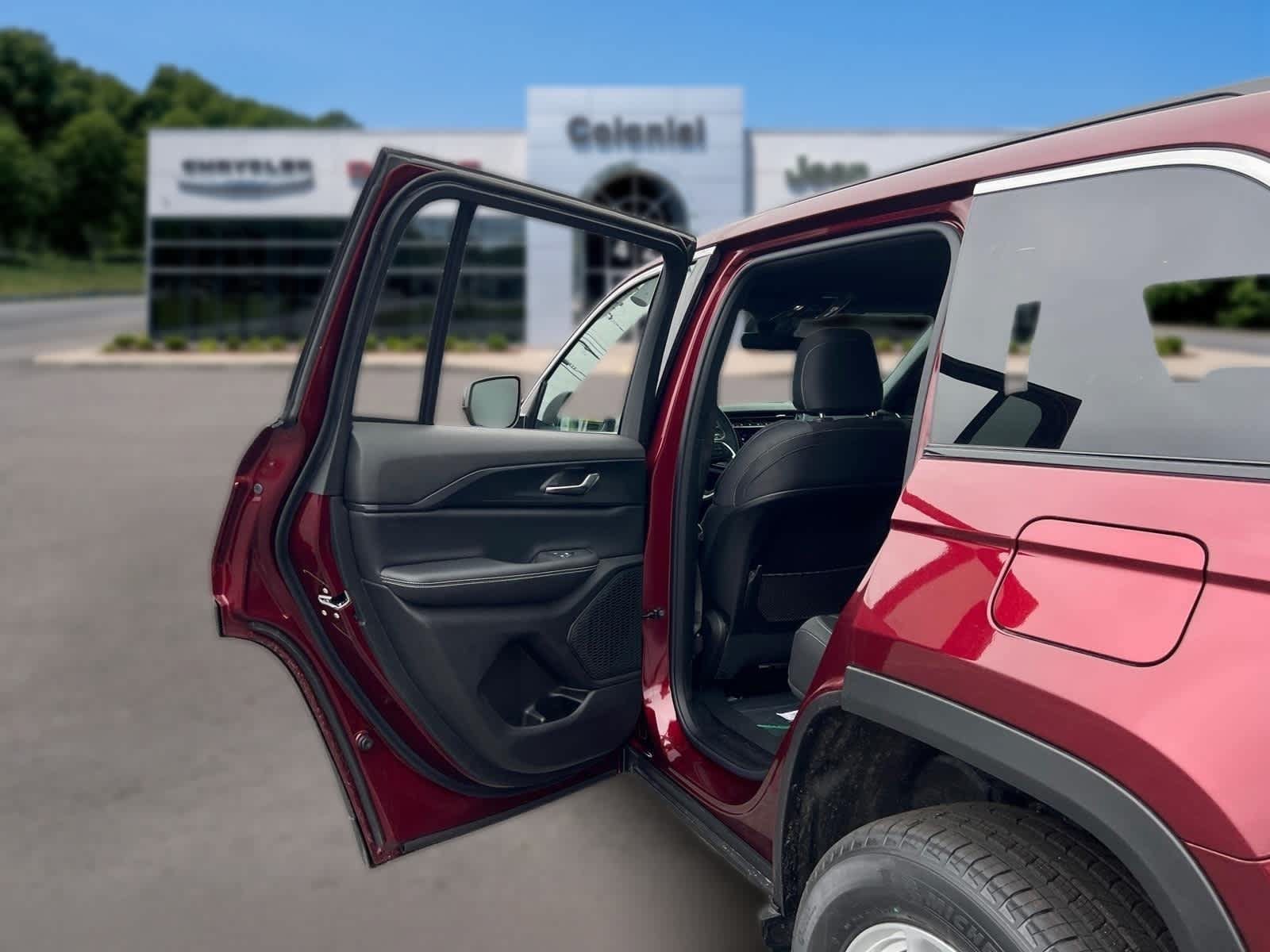 New 2026 Jeep Grand Cherokee Laredo AWD/4WD image 32