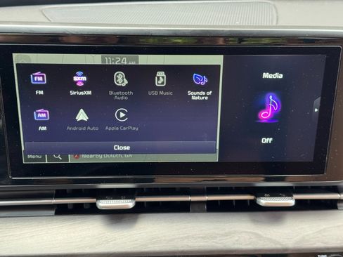 Used 2024 Kia Carnival EX image 24