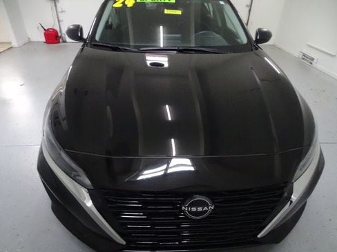 Used 2024 Nissan Altima 2.5 SV FWD image 22
