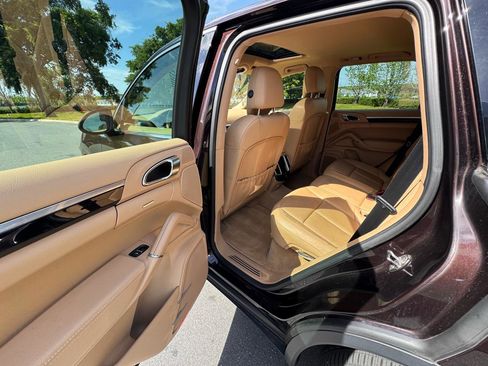 Used 2014 Porsche Cayenne AWD/4WD image 15