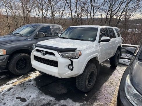 Used 2016 Toyota 4Runner SR5 image 2