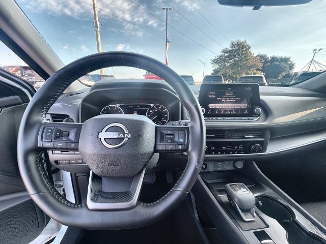 Used 2025 Nissan Rogue SV FWD image 11