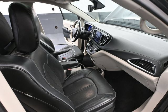 Used 2018 Chrysler Pacifica Limited FWD image 46