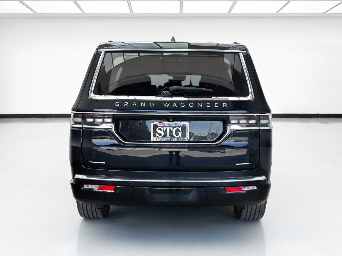 Used 2023 Jeep Grand Wagoneer Series III AWD/4WD image 5