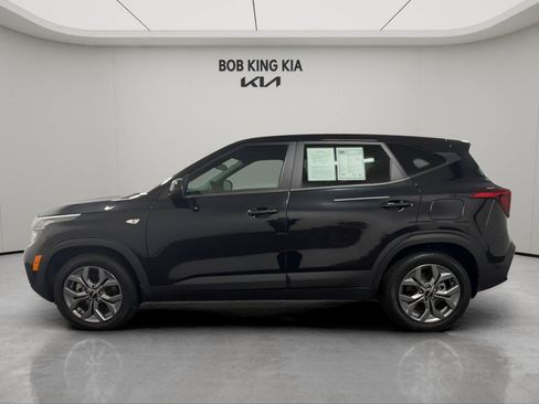 Used 2024 Kia Seltos LX AWD/4WD image 2